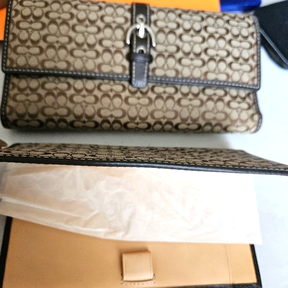 2 in 1 Wallet In Signature Canvas & checkBook. - Picture 11 of 15